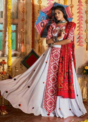 Grab These Lehenga Choli in fine Colored.These lehenga And Blouse Are Fabricated On Muslin Cotton Pair With Cotton Dupatta.Its Beautified With Heavy Designer Work.