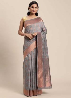 For A Casual Wear,Grab These Saree in Fine Colored Pair Wth Blouse.These Saree And Blouse Are Fabricated On Silk.Its Beautified With Heavy Wevon Copper Jari Designer Work.