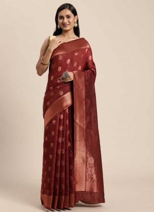 For A Casual Wear,Grab These Saree in Fine Colored Pair Wth Blouse.These Saree And Blouse Are Fabricated On Silk.Its Beautified With Heavy Wevon Copper Jari Designer Work.