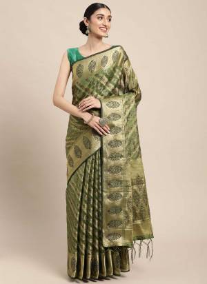 Grab These Beautiful Colored Saree Pair With Blouse.These Saree And Blouse Are Fabricated On Organza.its Beautified With Heavy Wevon Handloom Designer Work. 