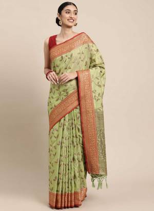 For A Beautiful Look,Grab These Saree in Fine Colored Pair With Blouse.These Saree And Blouse Are Fabricated On Cotton.Its Beautified With Heavy Wevon Handloom Designer Work.