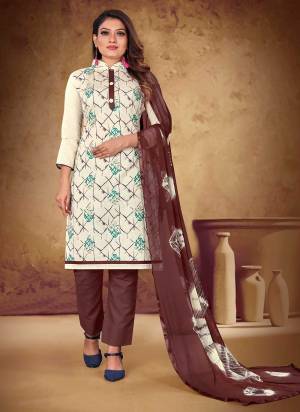 For A Casual Wear,Grab These Suit in Fine Colored.These Top is Fabricated On Khadi Cotton Pair With Cotton Bottom And Nazmin Dupatta.Its Beautified With Designer Printed,Shaburi Printed Work.