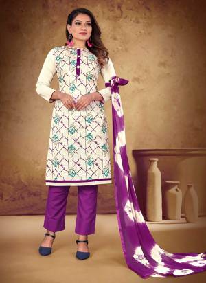 For A Casual Wear,Grab These Suit in Fine Colored.These Top is Fabricated On Khadi Cotton Pair With Cotton Bottom And Nazmin Dupatta.Its Beautified With Designer Printed,Shaburi Printed Work.