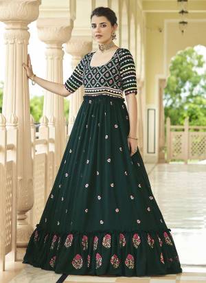 Grab These Gown in Fine Colored.These Gown is Fabricated On Georgette.Its Beautified With Shibori Printed,Sequance Embroidery Work.