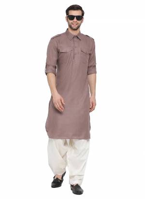 Grab These Traditional Wear Kurta And Paijama.These Kurta And Bottom Are Fabricated On Cotton.Its Beautified With Solid Work.Its Available in All Regular Size.