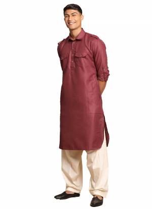 Grab These Traditional Wear Kurta And Paijama.These Kurta And Bottom Are Fabricated On Cotton.Its Beautified With Solid Work.Its Available in All Regular Size.