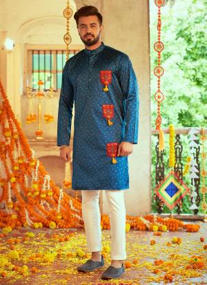 Grab These Navratri Kurta in fine Colored.These Kurta Is Fabricate On Gajji Silk.Its Beautified With Designer Printed Embroidery Work.