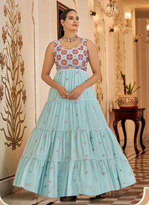 Grab These Anarkali Gown in Fine Colored.These Gown Are Fabricated On Georgette.Its Beautified With Heavy Embroidery Designer Work .