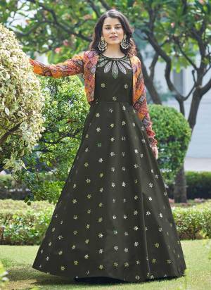 For A Bold And Beautiul Look,Grab These Gown in Fine Colored.These Gown is Fabricated On Cotton Pair With Cotton Koti.Its Beautified With Designer Thread,Sequance Embroidery Work.