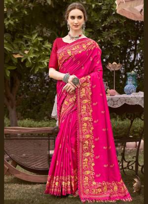 Grab These Casual Wear Saree in Fine Colored.These Saree is Fabricated On Vichitra Silk Pair With Art Silk Blouse.Its Beautified With Designer Khadi Printed Work.