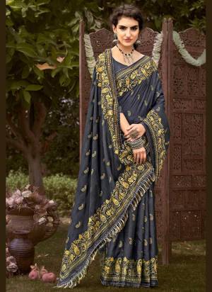 Grab These Casual Wear Saree in Fine Colored.These Saree is Fabricated On Vichitra Silk Pair With Art Silk Blouse.Its Beautified With Designer Khadi Printed Work.