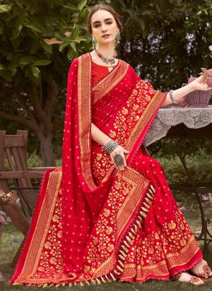 Grab These Casual Wear Saree in Fine Colored.These Saree is Fabricated On Vichitra Silk Pair With Art Silk Blouse.Its Beautified With Designer Khadi Printed Work.