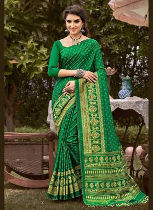 Grab These Casual Wear Saree in Fine Colored.These Saree is Fabricated On Vichitra Silk Pair With Art Silk Blouse.Its Beautified With Designer Khadi Printed Work.