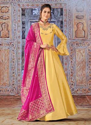 Grab These Anarkali Suit in Fine Colored Pair With Bottom And Dupatta.These Top is Fabricated on Silk Pair With Santoon Bttom And Dolla Silk Dupatta.Its Beautified With Designer Embroidery Work.