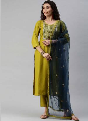 For A Festive Wear,Grab These Readymade Suit in Fine Colored.These Top And Bottom Are Fabricated On Cotton Blend Pair Wth Net Dupatta.Its Beautified With Designer Embroidery Work.