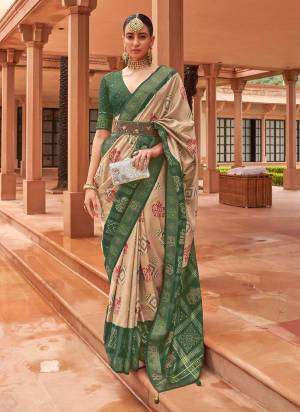 Grab These Festive Wear Saree in Fine Colored.These Saree is Fabricated On Patola Silk Pair With Silk Blouse.Its Beautified With Wevon Designer,Sparkle Swaroski Work.