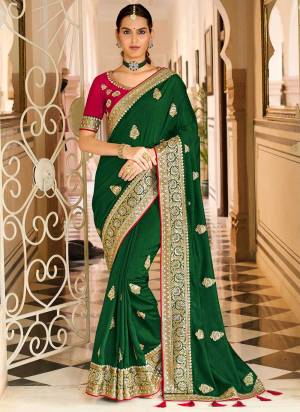 Grab These Festive Wear Saree in Fine Colored.These Saree Are Vichitra Silk And Blouse is Fabricated On Phantom Silk.Its Beautified With Designer Jari Embroidery Work.