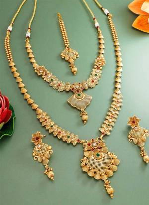 Grab These Beautifil Colored Necklace.These Necklace is Come Copper Material And Beautified With Floral Temple Work.