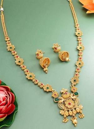 Grab These Beautifil Colored Necklace.These Necklace is Come Copper Material And Beautified With Floral Temple Work.