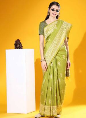 Garb These Festive Wear Two Tone Saree in Fine Colored.These Saree And Blouse is Fabricated On Raw Silk.Its Beautified With Two Tone Weavon Antique Designer.