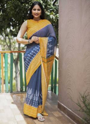 Attrective Look These Saree in Fine Colored.These Saree And Blouse is Cotton Fabricated.Its Beautified With Designer Digital Printed.