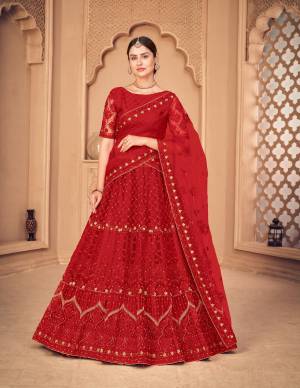 For A Designer Look,Grab These Lehenga Choli in Fine Colored.These Lehenga Choli Are Net And Dupatta Are Fabricated On Net Pair.Its Beautified With Fancy Designer Multy Thread Embroidery,Diamond Work.