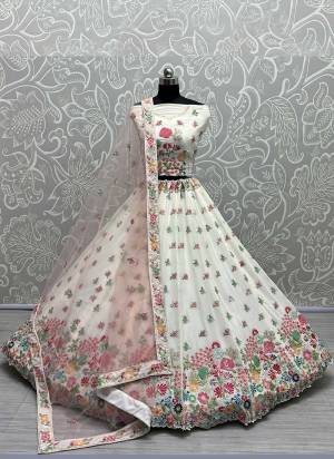 For A Designer Look,Grab These Lehenga Choli in Fine Colored.These Lehenga Choli Are Georgette And Dupatta Are Fabricated On Soft Net Pair.Its Beautified With Fancy Designer Flower Pattern Cotton Thread, Sequance, Embroidery,Zarkan Work.