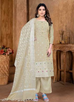 Grab These Suit in Fine Colored Pair With Bottom And Dupatta.These Top And Dupatta Are Fabricated On Banarasi Silk Pair With Santoon Bottom.Its Beautified With Santoon Inner.Its Beautified With Heavy Wevon Designer Work.