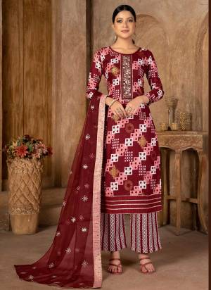 Grab These Suit in Fine Colored Pair With Bottom And Dupatta.These Top Are Cambric Cotton And Dupatta Are Fabricated On Organza Pair With Cotton Bottom.Its Beautified With Designer Printed.