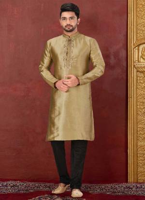 For A Festive Wear,Grab These Readymade Kurta With Chudidar Payjama Pair in Fine Colored.These Kurta Are Royal Silk Mulbury And Chudidar Are Fabricated on Dupion Silk Pair.Its Beautified With Jardosi And Machine Hand Work .