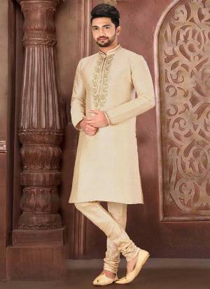 For A Festive Wear,Grab These Readymade Kurta With Chudidar Payjama Pair in Fine Colored.These Kurta Are Royal Silk Mulbury And Chudidar Are Fabricated on Dupion Silk Pair.Its Beautified With Jardosi And Machine Hand Work .