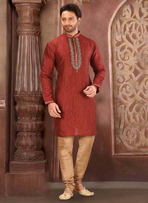 For A Festive Wear,Grab These Readymade Kurta With Chudidar Payjama Pair in Fine Colored.These Kurta Are Jameywar And Chudidar Are Fabricated on Art Silk Pair.Its Beautified With Jardosi And Machine Hand Work .