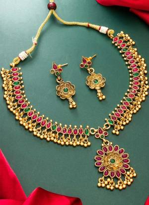 Grab These Beautifil Gold Colored Necklace.These Necklace is Come Copper Material And Beautified With Temple Work.