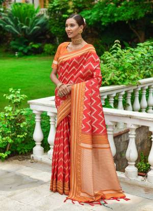 Garb These Party Wear Saree in Fine Colored.These Saree And Blouse is Fabricated On Raw Silk Two Tone.Its Beautified With Contrast Weavon Designer.