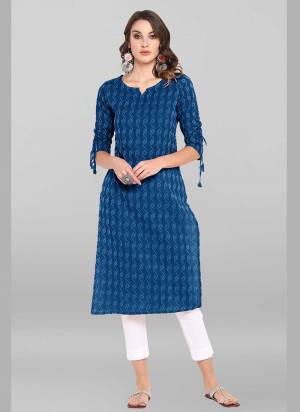 Grab These Beautiful Looking Readymade Long Kurti.These Kurti is Fabricated On Cotton.Its Beautified With Wevon Designer.