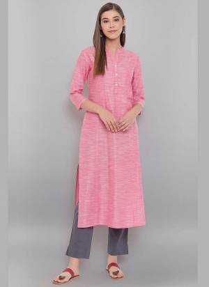 Grab These Beautiful Looking Readymade Long Kurti.These Kurti is Fabricated On Cotton Flex.Its Beautified With Wevon Designer.