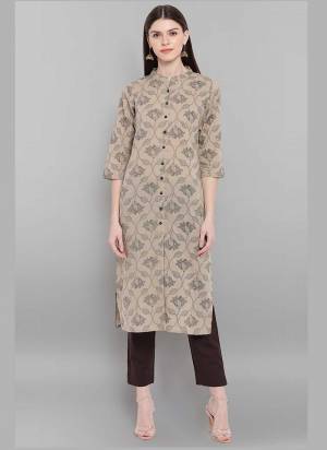 Grab These Beautiful Looking Readymade Long Kurti.These Kurti is Fabricated On Cotton.Its Beautified With Designer Printed.