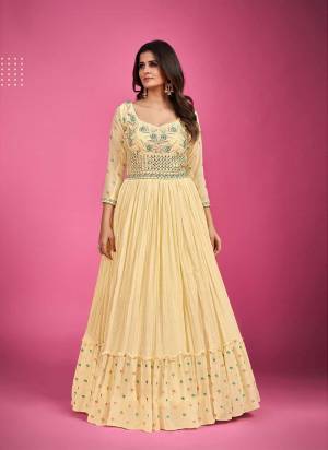 Attrective These Readymade Gown With Dupatta in Fine Colored.These Gown Are Georgette Fabricated On Georgette Dupatta.Its Beautified With Heavy Designer Embroidery Work.