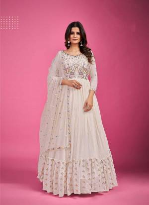 Attrective These Readymade Gown With Dupatta in Fine Colored.These Gown Are Georgette Fabricated On Soft Net Dupatta.Its Beautified With Heavy Designer Embroidery Work.