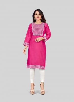 Attrective Looking These Beautiful Looking Readymade Long Kurti.These Kurti is Fabricated On Rayon.Its Beautified With Designer Embroidery Work.