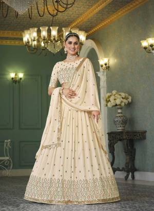 A Designer Look,Grab These Lehenga Choli in Fine Colored.These Lehenga And Blouse Are Fabricated On Georgette Pair With Georgette Dupatta.Its Beautified With Thread,Sequance Embroidery Work.