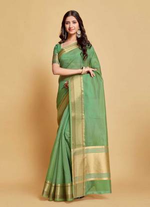 Grab These Party Wear Saree in Fine Colored.These Saree is Fabricated On Organza Pair With Blouse.Its Beautified With Weaving Border Pallu Designer.