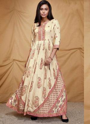 For A Designer Look,Grab These Readymade Gown in Fine Colored.These Gown Are Fabricated On Dola Silk Pair With Crepe Inner.Its Beautified With Designer Printed With Hand Work.