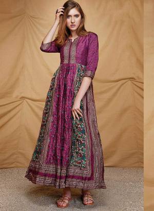 For A Designer Look,Grab These Readymade Gown in Fine Colored.These Gown Are Fabricated On Dola Silk Pair With Crepe Inner.Its Beautified With Designer Printed With Hand Work.