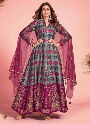 Grab These Readymade Gown in Fine Colored Pair With Dupatta.These Gown Are Fabricated On Soft Dola Silk Pair With Soft Net Dupatta.Its Beautified With Micro Cotton Inner.Its Beautified With Designer Kalamkari Printed With Embroidery Work.