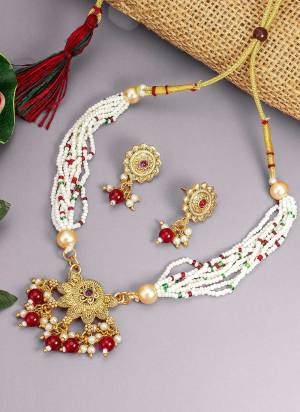 Grab These Beautifil Fine Colored Necklace.These Necklace is Come Alloy Material And Beautified With Patwa Work.