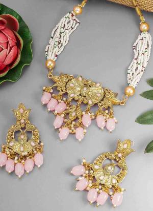 Grab These Beautifil Fine Colored Necklace.These Necklace is Come Alloy Material And Beautified With Patwa Work.