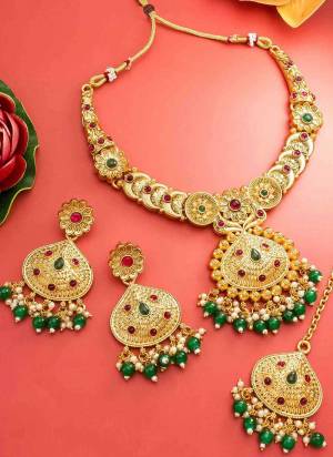 Grab These Beautifil Fine Colored Necklace.These Necklace is Come Alloy Material And Beautified With Kundan Work.