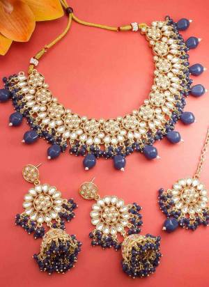 Grab These Beautifil Fine Colored Necklace.These Necklace is Come Alloy Material And Beautified With Kundan Work.