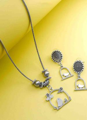 Grab These Beautifil Silver Colored Necklace.These Necklace is Come Oxidized Material And Beautified With Western Work.